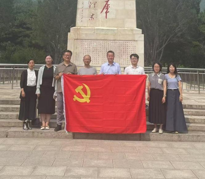 智能科学与工程学院大数据技术与应用系教工党支部赴十三陵水库开展主题党日活动