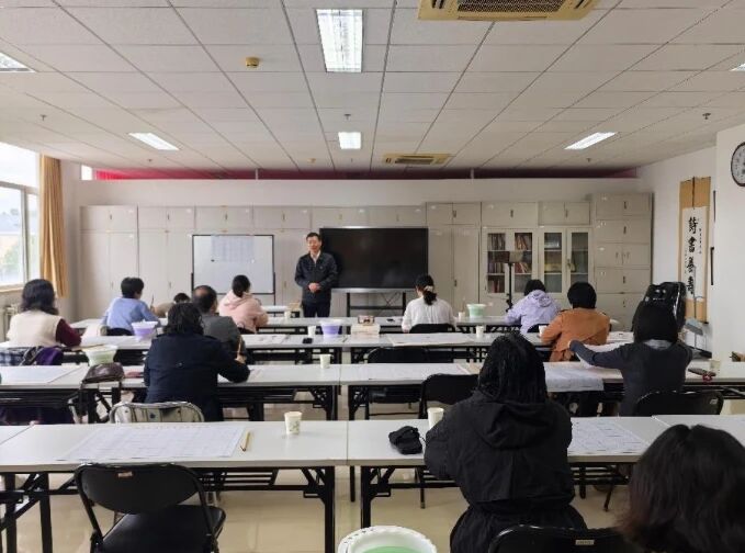 校工会组织开展书法学习活动