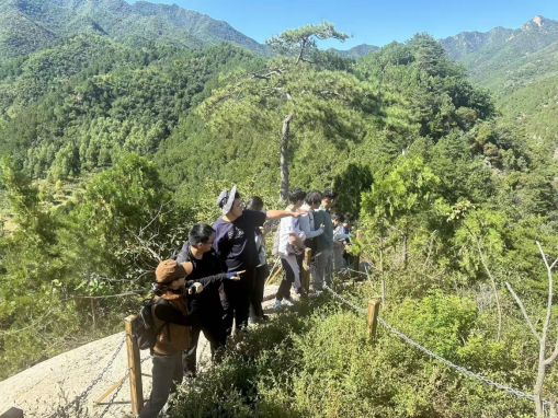 文法与城乡发展学院师生到林场实践教学基地开展旅游资源调查实习